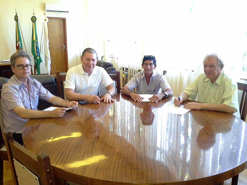 NOVOS CALÇAMENTOS DEVEM INICIAR NO MUNICÍPIO